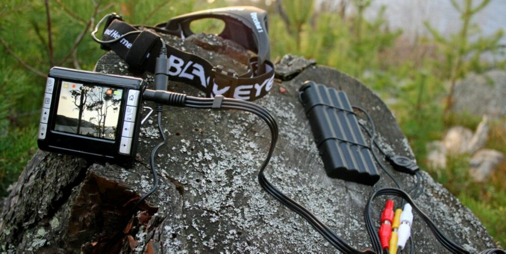 PAKKEN: Blackeye-systemet består av tre deler, kamera for feste på hode eller hjelm, batteripakke for kamera og en liten mini DVD-opptager/avspiller.