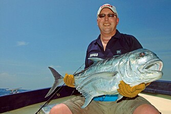 STØL OG STOLT: Hans Terje Olaisen med turens største GT, på rundt 15 kg pluss.