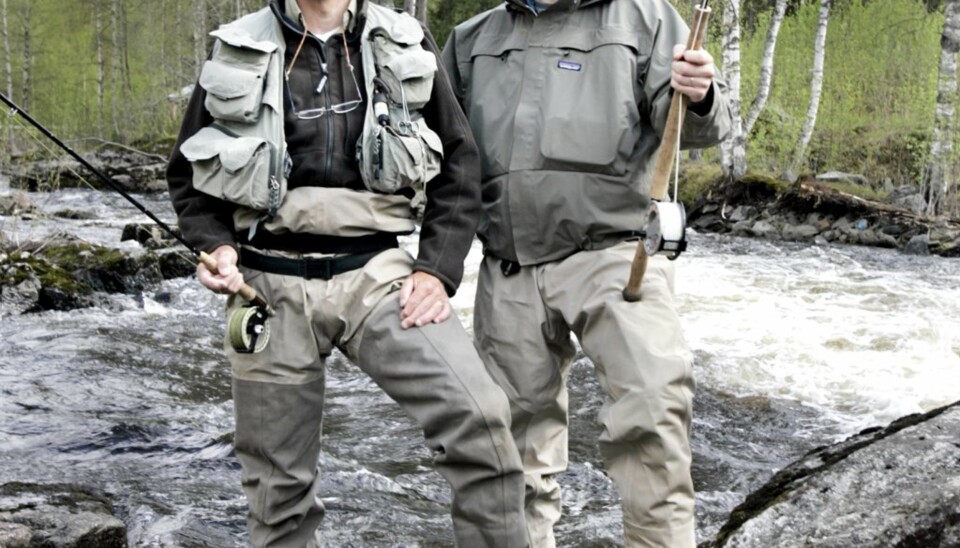 ØRRET VS. LAKS: Ørretfisker Pål Krogvold (t.v.) og laksefisker Øystein Aas gir ut hver sin fiskebok.