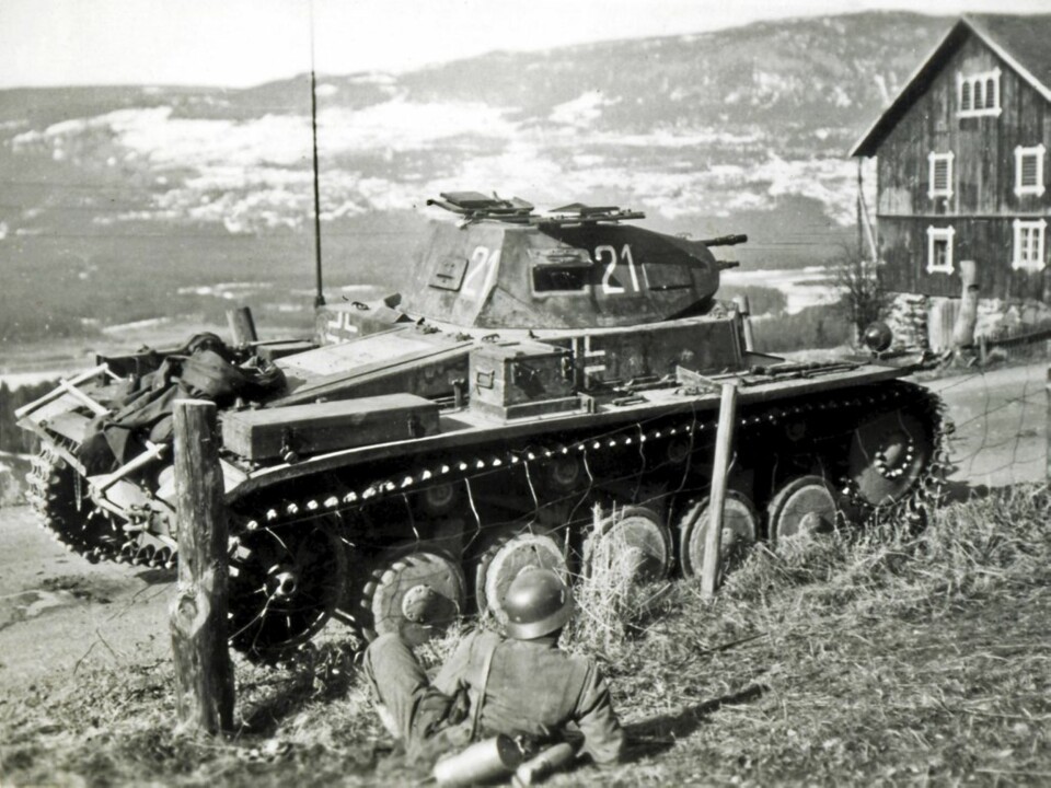 TANKS: Samlingen inneholder unike bilder fra okkupasjonen - de fleste tatt av vanlige tyske soldater.