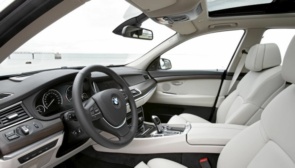 ET GODT STED: Å sitte (når du likevel skal kjøre bil). Slik ser det ut i nyheten BMW GT.