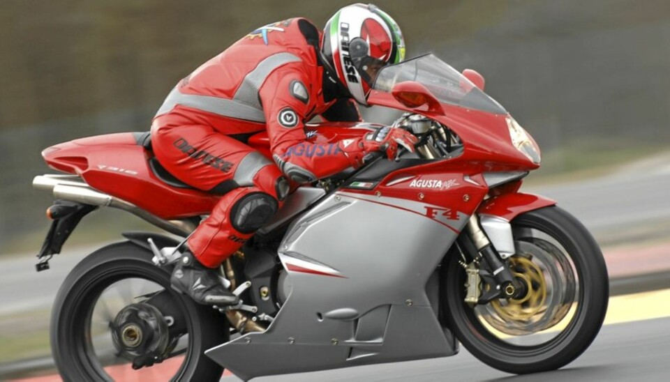 312: Selv om det er gått 10 år siden MV Agusta F4 ble lansert, holder den seg godt. Under tiden har den fått motor som kan hamle opp med de japanske R-konkurrentene, og da kommer også prestasjonene. Den raskeste versjonen er døpt F4 312R. Den gjør over 312 km/t.