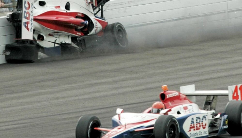 BAKLENGS ACTION: Vitor Meira, of Brazil, crashes into the wall as his teammate A.J. Foyt IV passes by during the Indianapolis 500 auto race at Indianapolis Motor Speedway in Indianapolis, Sunday, May 24, 2009. (AP Photo/Bill Friel)