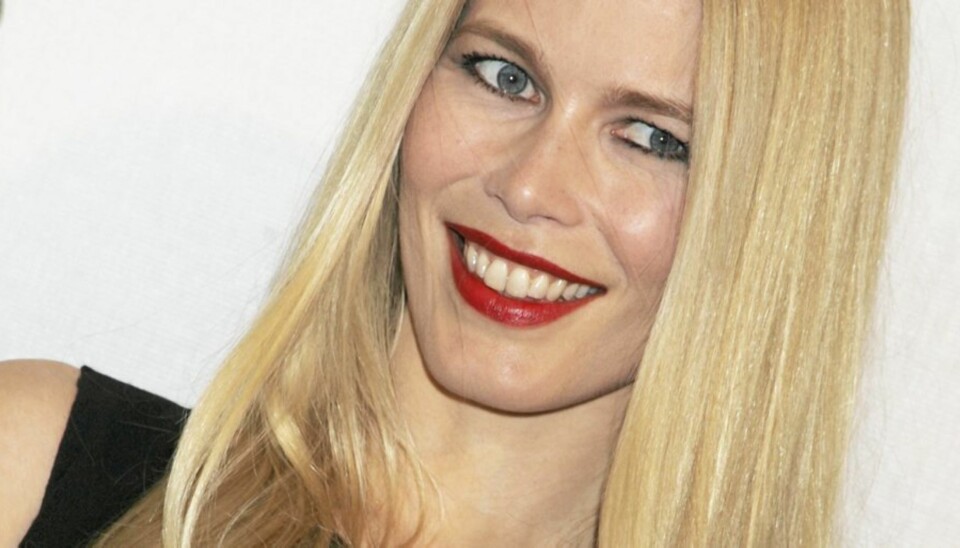 KNALLRØDE LEPPER: Claudia Schiffer i blitzregnet på gallamiddag i New York.