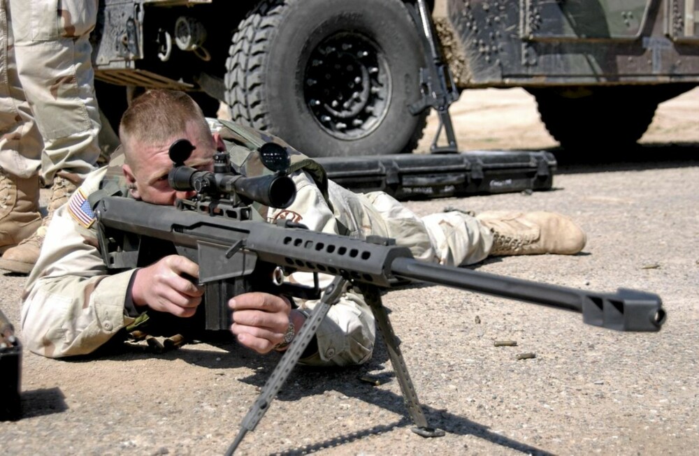 PÅ RETT HYLLE: Det er dette .50 BMG/12,7X99 NATO er konstruert for: langholdsskyting i krig.