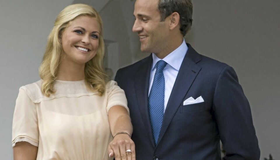 LYKKELIGE: Prinsesse Madeleine og forloveden Jonas Bergström feirer forlovelsen i kveld.