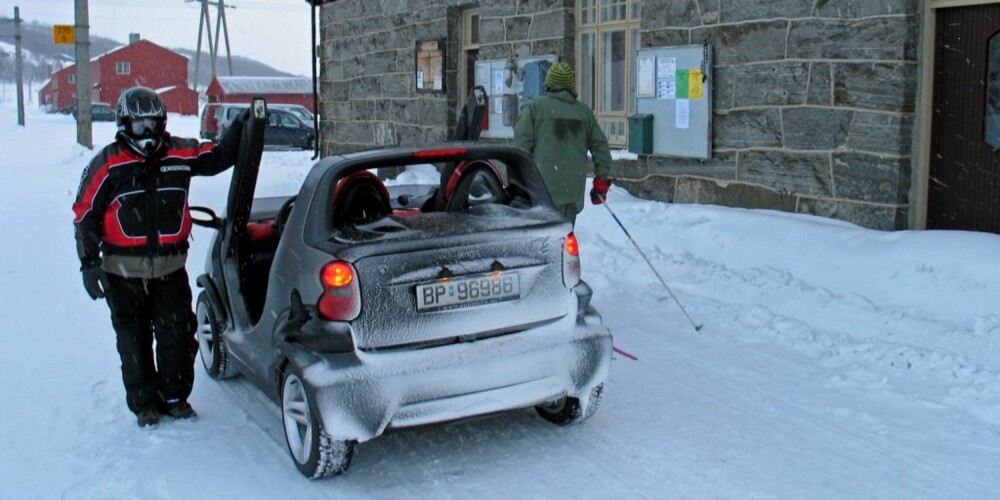 CROSSBLADE: Dette er riktignok en Smart Crossblade, litt åpnere en ForTwo Cabrio, men poenget er det samme. CROSSBLADE: Dette er riktignok en Smart Crossblade, litt åpnere en ForTwo Cabrio, men poenget er det samme.