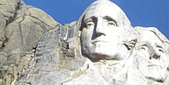 GEORG WASHINGTON: USAs første president er blant de presidenter som er hugget i stein i Mt. Rushmore i Black Hills i South-Dokota.