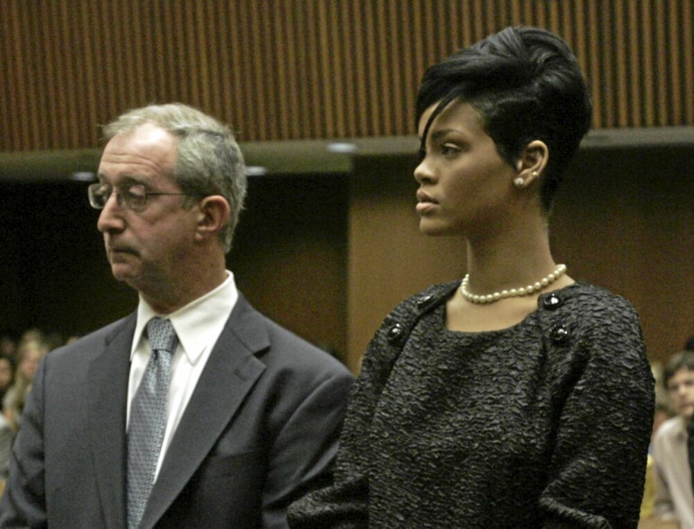 Rihanna, her sammen med advokat Donald Etra, slapp å vitne mot eks-kjæresten Cris Brown.