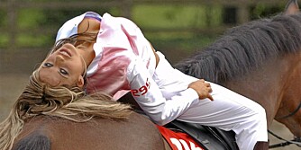HESTEJENTE: Jordan er hestejente på sin hals. Nå har hun skaffet seg en ny hest - Cross Dresser.
