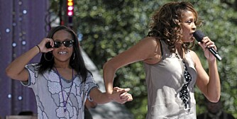 MOR OG DATTER: Whitney Houston og Bobbi Kristina Brown sang sammen under en minikonsert i Central Park.