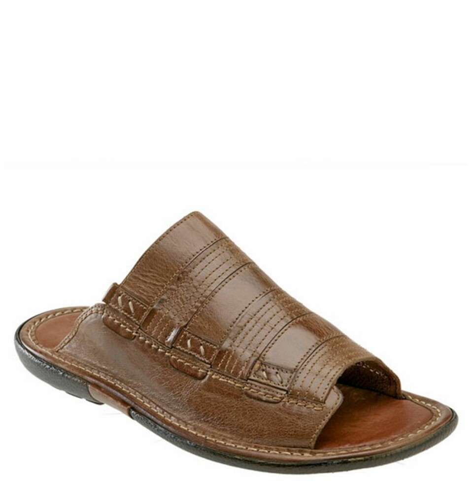 DRESS-SANDAL: Tynn såle med eksklusivt skinn fra Bacco Bucci (ca kr 1000).