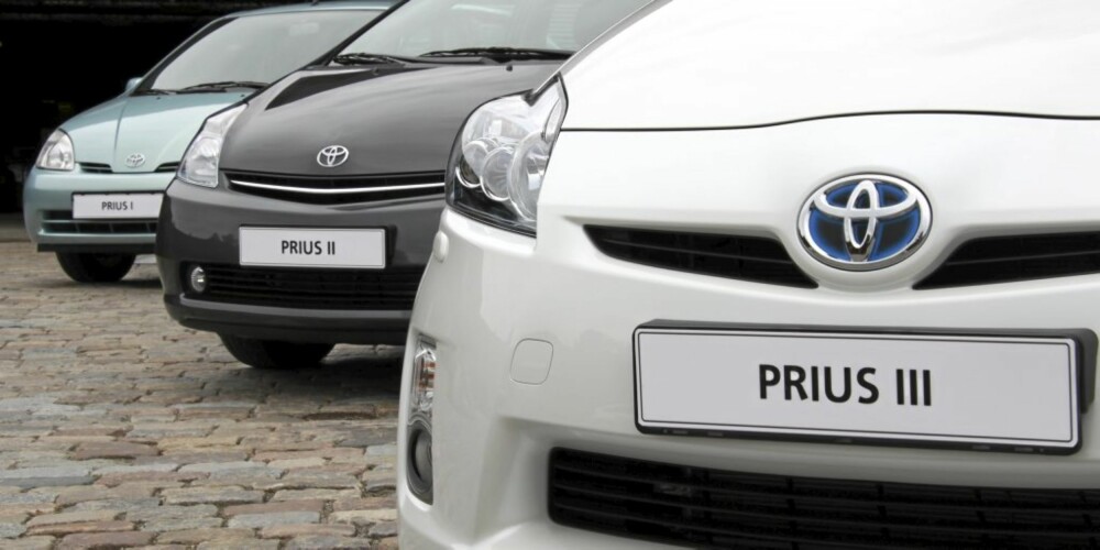 TRE GENERASJONER: Prius I debuterte i Japan i 1997 og i resten av verden i 2000. Prius II kom i 1994, mens Prius III kommer for full styrke nå.