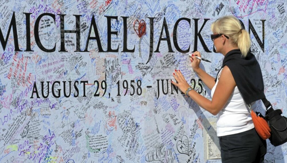 siste aære: De siste 11 dagene har Jacko-fans fra hele verden strømmet til LA for å vise Popkongen Den siste ære.