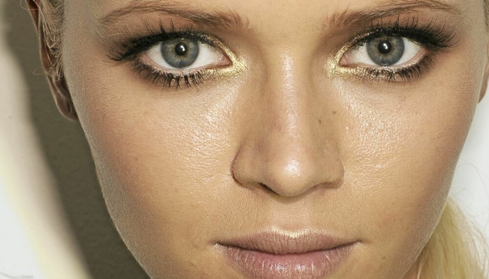 VERSACE: Makeupartisten Pat McGrath sørget for sexy lange vipper på Versace sin visning for vår-og sommerklærne 2009. VERSACE: Makeupartisten Pat McGrath sørget for sexy lange vipper på Versace sin visning for vår-og sommerklærne 2009.