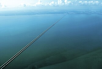 LENGST I DAG: Broen over Lake Pontchartrain Causeway i Louisiana, USA, er verdens bro i dag, med sine 38,4 km.