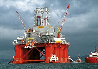 KJEMPEN: Her ser du Aker Barents, verdens største mobile oljerigg.