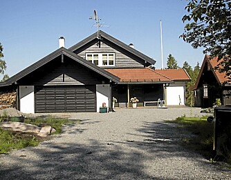 DRØMMEVILLA: Etter å ha jaktet på den perfekte bolig fant Vendela og Ewald denne gigantiske villaen på Nesodden utenfor Oslo.