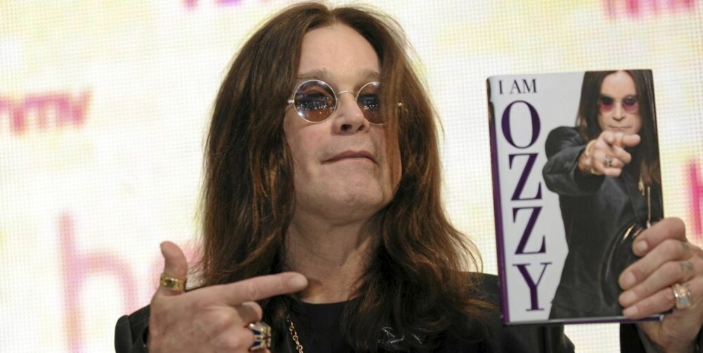 Ozzy Osbourne med sin biografi "I am Ozzy". Kanskje burde den hett "I am horny"?