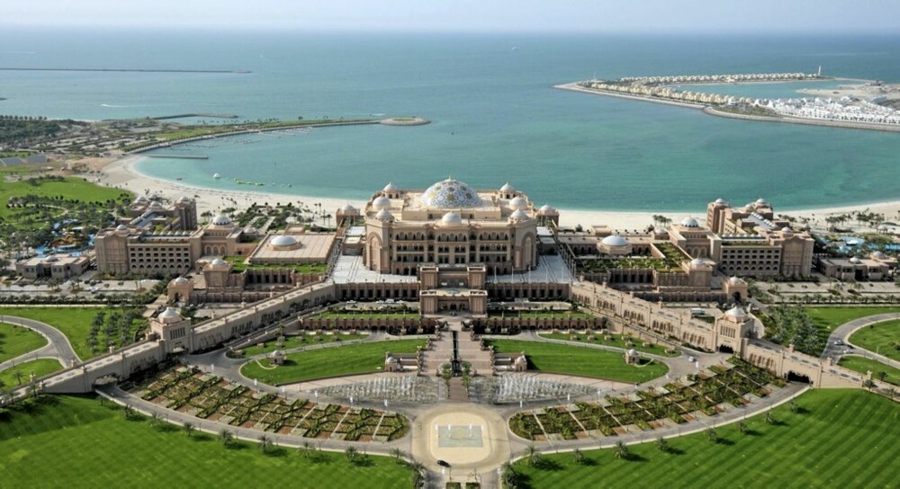 Emirates Palace er en million kvadratmeter ren luksus.