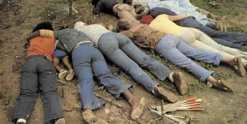 Jonestown, 1978. 913 personer har begått selvmord under ledelse av pastor Jim Jones