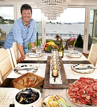 MATGLADE: Inger Kløkstad og samboeren Frank har ofte middagsselskaper i sitt flotte hjem.