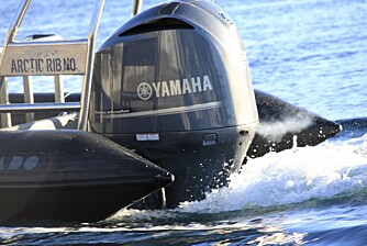 VOKSEN: Yamaha V8 350 hk gir fart til 32 fot RIB.