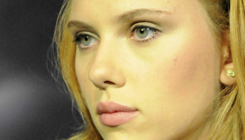 DEBUTERER PÅ SCENEN: Scarlett Johansson (24) skal forsøke seg på Broadway.
