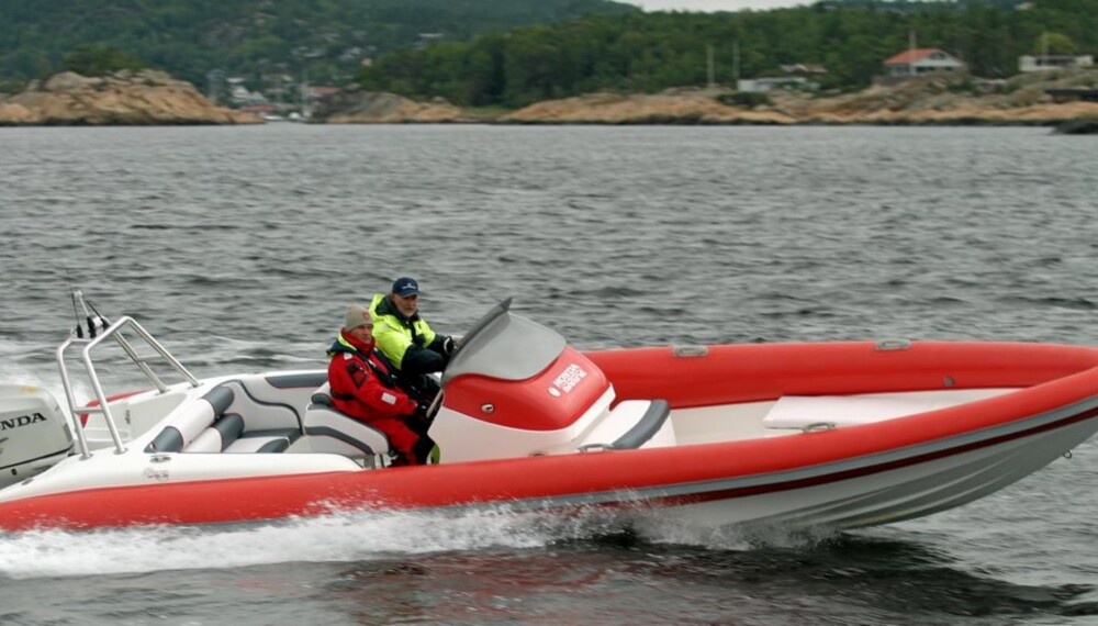 HONDA: Airship R8 er en spennende fartsbåt med Honda BF 225 på hekken.