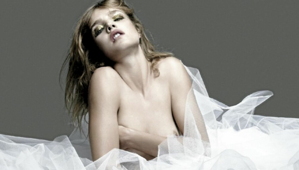 GLIPP: Den russiske toppmodellen Natalia Vodianova (27) viser brystene i en ny fotoserie i V magazine