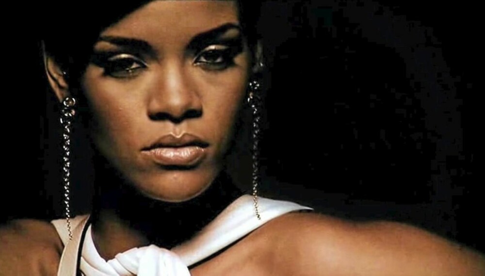 TAR BLADET FRA MUNNEN: Rihanna snakker ut om da hun ble  overfalt og mishandlet av sin daværnde kjæreste Chris Brown.