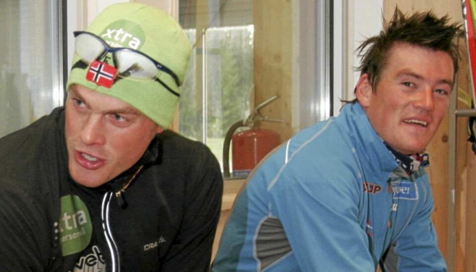 HARR'U HØRT PÅ MAKAN: Jørgen stiller seg uforstående til Jan Egil Andresens harr-fiske.