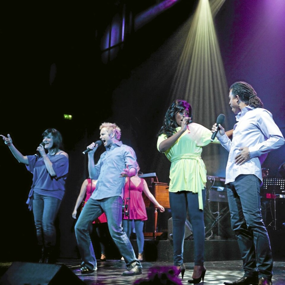 SUKSESS: Marianne har det gøy med gamle Motown-hits på Edderkoppen i Oslo. Her med kollegene Knut Anders Sørum, Noora Noor og Marvin Charles.