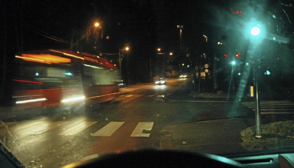 LYSER SOM SOLEN: Dette trafikklyset er kalibrert for å være godt synlig i skarp solskinn. Samme lysstyrken brukes i mørket!