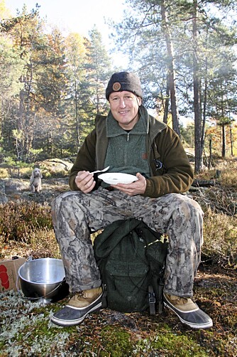 MATGLAD: Espen Farstad er glad i mat, og i å lage mat. Aller helst tilbreder han selvfanget vilt, fisk og sopp.