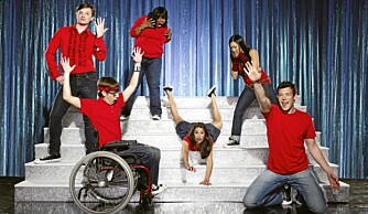 Glee, fra venstre, Kurt (Chris Colfer,  Artie (Kevin McHale), Mercedes (Amber Riley), Rachel (Lea Michele), Tina (Jenna Ushkowitz) og Finn (Cory Monteith).