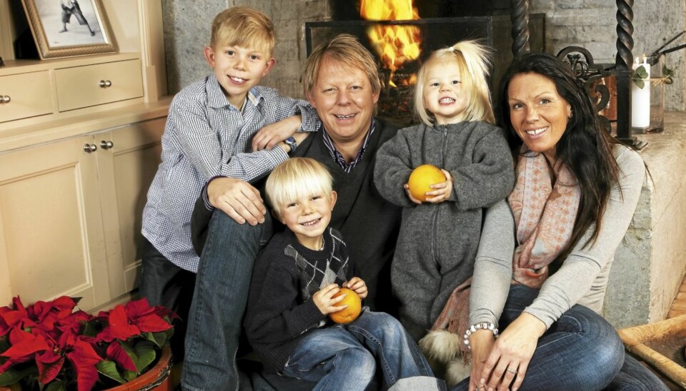 MUSIKALSKE GENER: Alle tre barna til Tone Tufto og Ole Edvard Antonsen er glad i musikk. - Men jeg legger vekt på ikke å dytte det på dem, sier Ole Edvard. Fra venstre: Ole Marius, Mikkel, Ole Edvard, Mina og Tone.