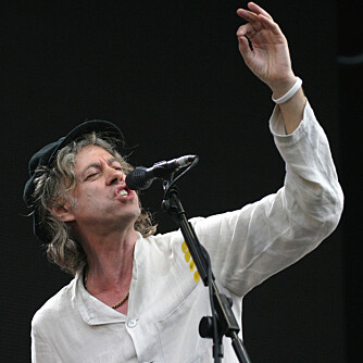 Sir Bob Geldof er mannen som først kom på ideen om å samle popstjerner for å synge til inntekt for fattige.