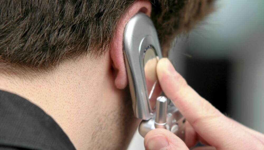FARLIG? En ny undersøkelse finner ingen sammenheng melom bruk av mobiltelefon og kreft. FARLIG? En ny undersøkelse finner ingen sammenheng melom bruk av mobiltelefon og kreft.