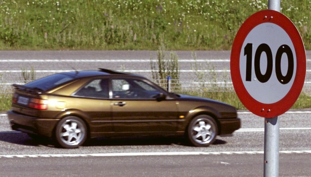 FARTSGRENSEN: Er på flere norske motorveier 100 km/t. Følger du speedometeret er du garantert å kjøre for sakte.