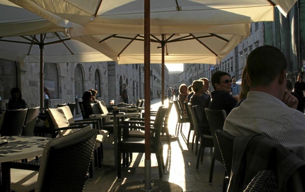 SLAPP AV: Det finnes mange trivelige puber og restauranter i Dubrovniks gamleby.