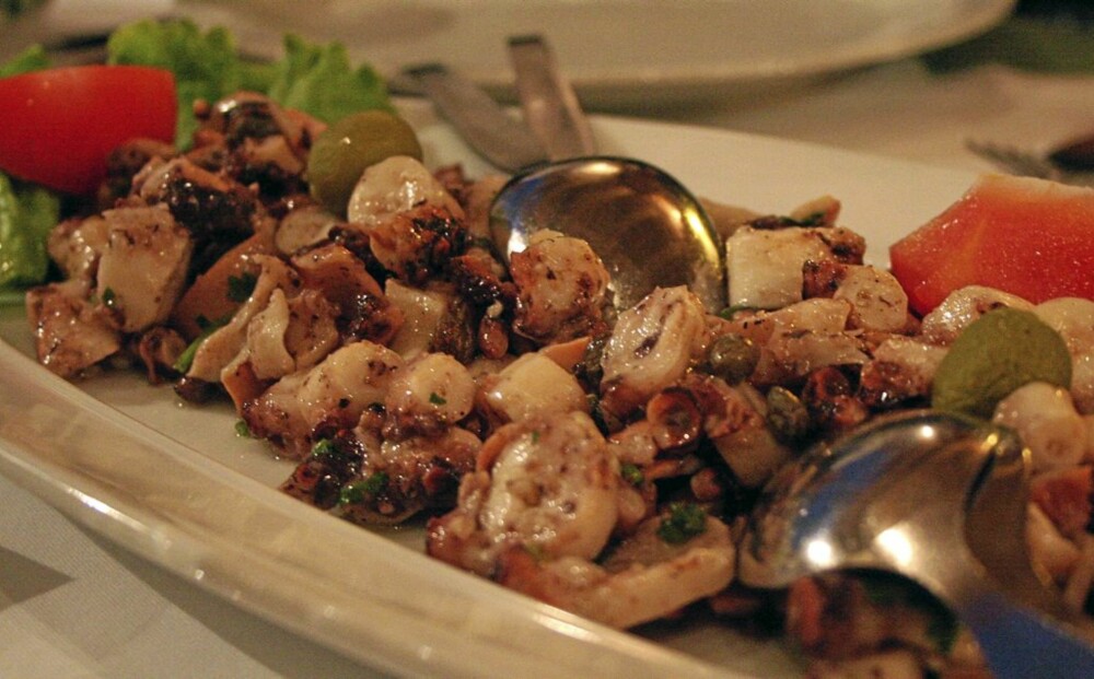 BLEKKSPRUT: Frister det med stekt blekksprut? Fiskemat er en delikatesse i Dubrovnik og Kroatia forøvrig.
