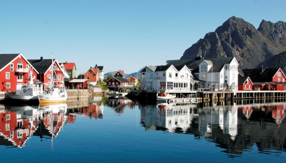 LOFOTEN: En vakker solskinnsdag i Henningsvær, Lofoten.