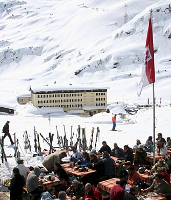 HERLIG: April er en flott måned i St. Anton. Skistedet ligger så høyt at det er masser av snø, selv om det er på slutten av sesongen.