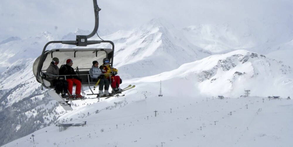 HØYT HENGER DE: Skiheis i St. Anton som ligger i området Arlberg i Østerrike. Her finner du foruten St. Anton også stedene Zürs, Stuben, Lech, St. Christoph med flere.