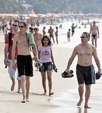 ASIASYDEN: Turistene strømmer til asiatiske land som aldri før. Molstad spår at kineserne snart vil komme etter og invadere land som Kambodsja, Laos, Vietnam og Thailand. Her turister på Patong Beach i Phuket, Thailand. ASIASYDEN: Turistene strømmer til asiatiske land som aldri før. Molstad spår at kineserne snart vil komme etter og invadere land som Kambodsja, Laos, Vietnam og Thailand. Her turister på Patong Beach i Phuket, Thailand.