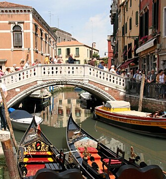 FRAFLYTTES: Stadig færre bor fast i Venezia. I stedet overtar feriegjester og turister.