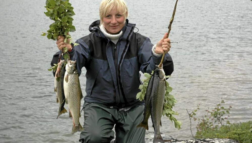 FIKSERJENTEN: NJFF satser på jentene. De vil ha flere av dem ut på fisketur med gutta.