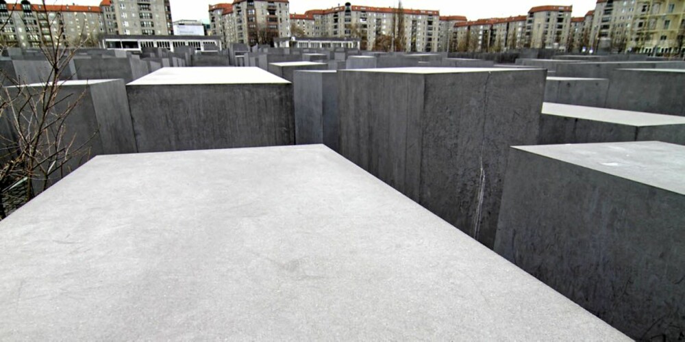 BERLIN: Et av de nyere tilskuddene i bylandskapet i Berlin er Holocaust-minnesmerket.