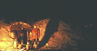 STEINALDERKVINNE:Elisabeth på Tuv er stolt over å kunne fortelle sine gjester om en 10 000 år gammel tradisjon i Saltstraumen.